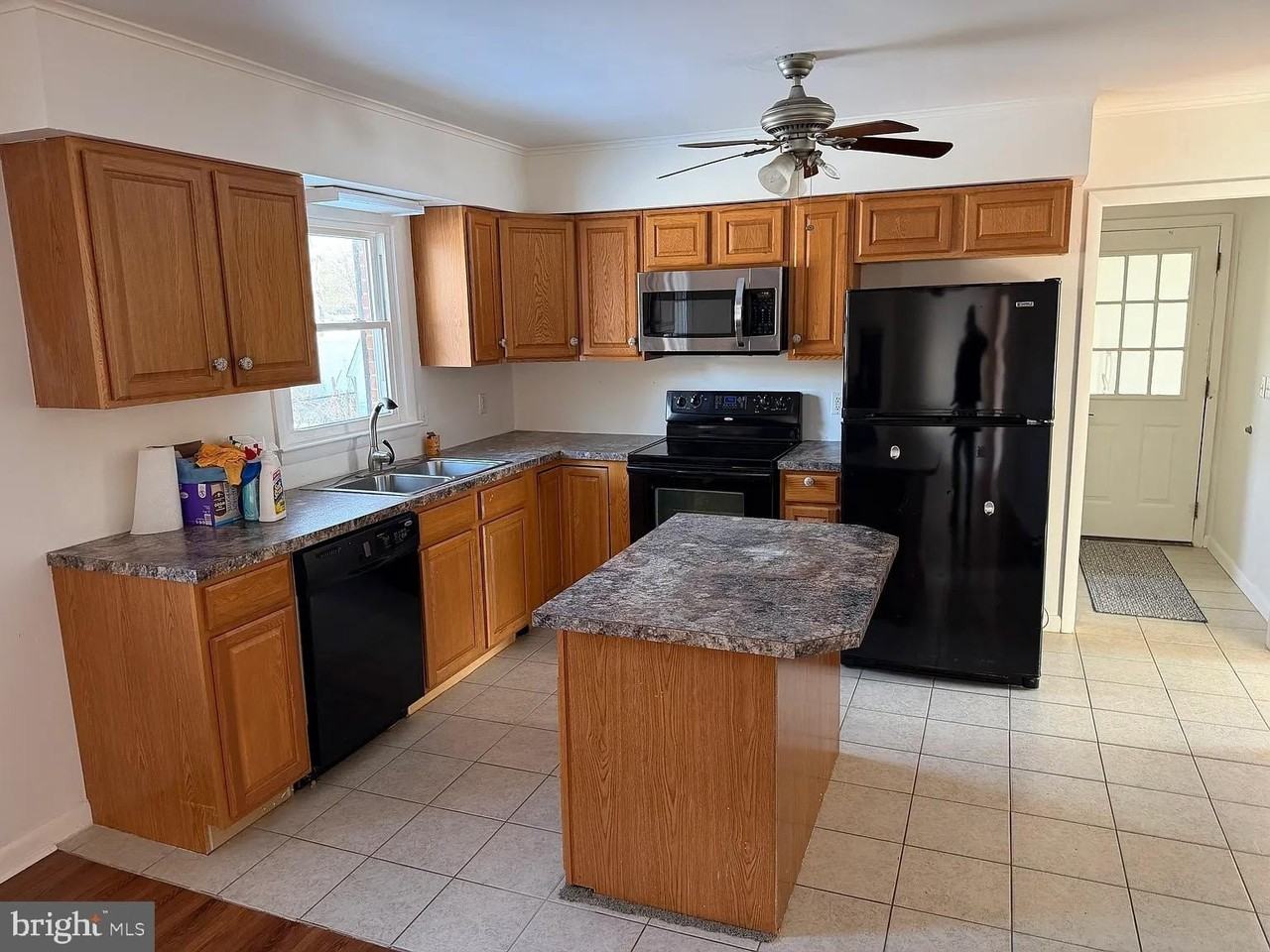 108 S Carolina Rd - Photo 2 of 32