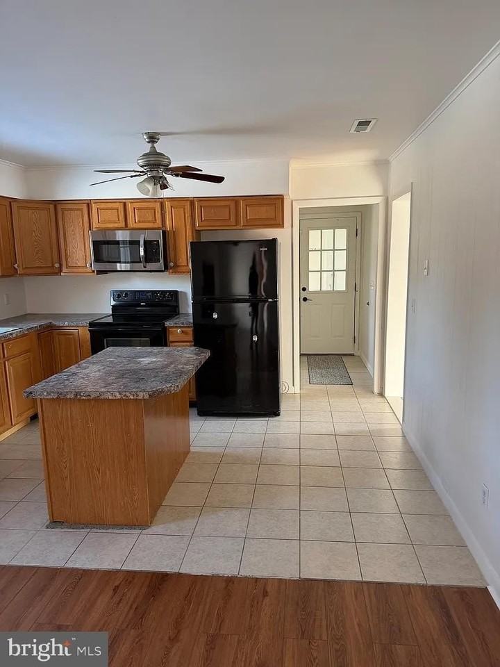 108 S Carolina Rd - Photo 3 of 32