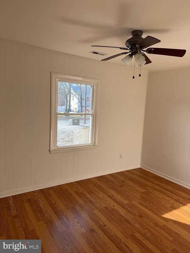 108 S Carolina Rd - Photo 7 of 32