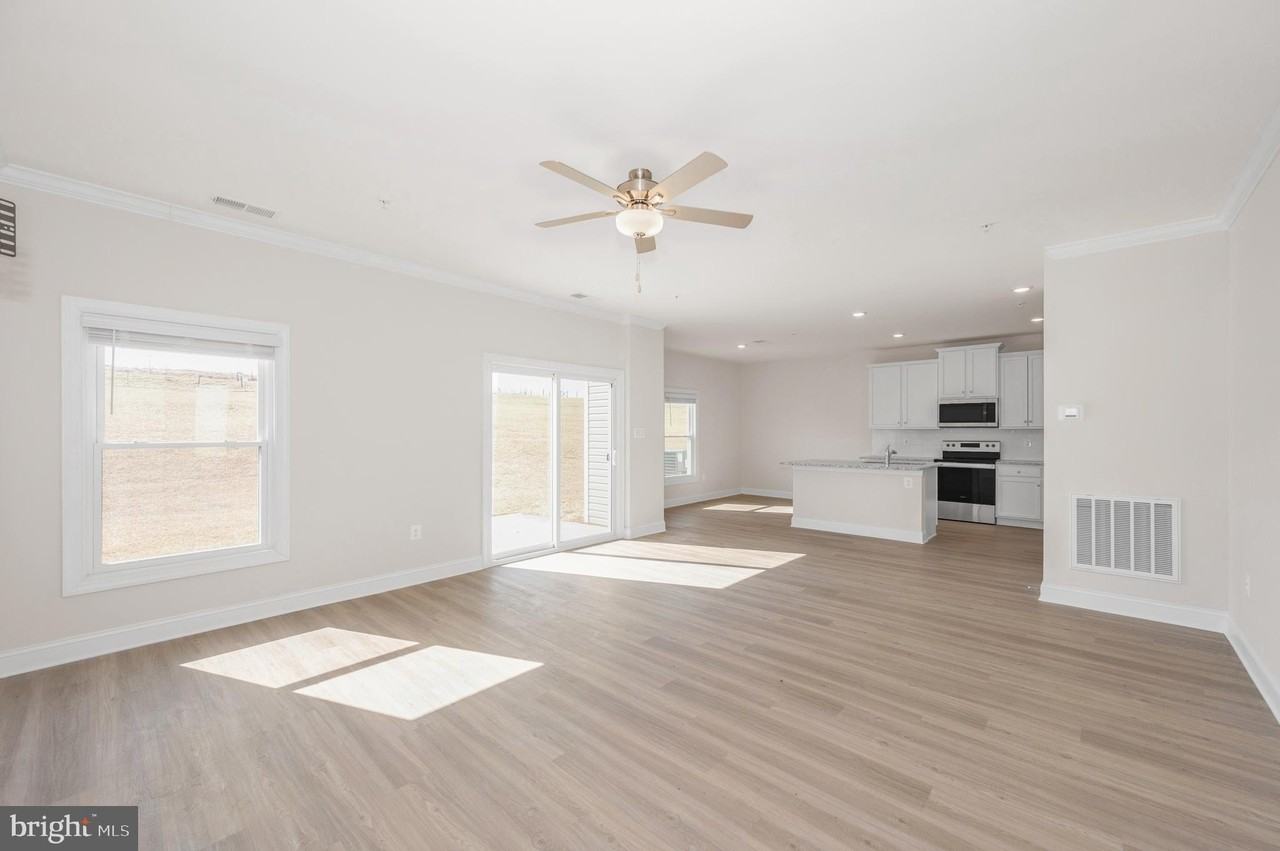 9962 Roulette Dr - Photo 7 of 43