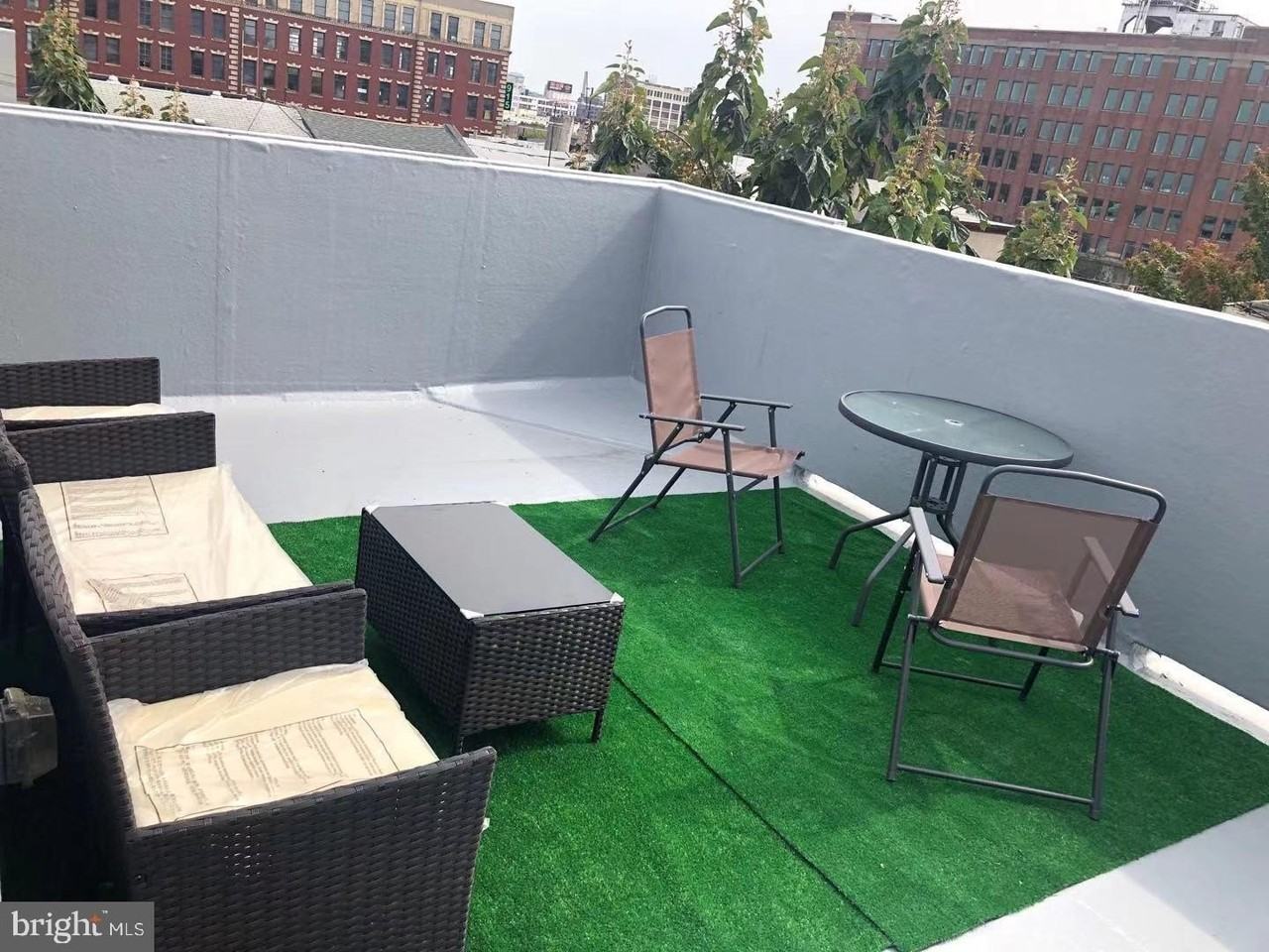 1008 Green St - Photo 4 of 22