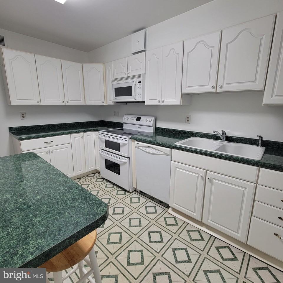 5901 Mount Eagle Dr Apt 609 - Photo 7 of 48