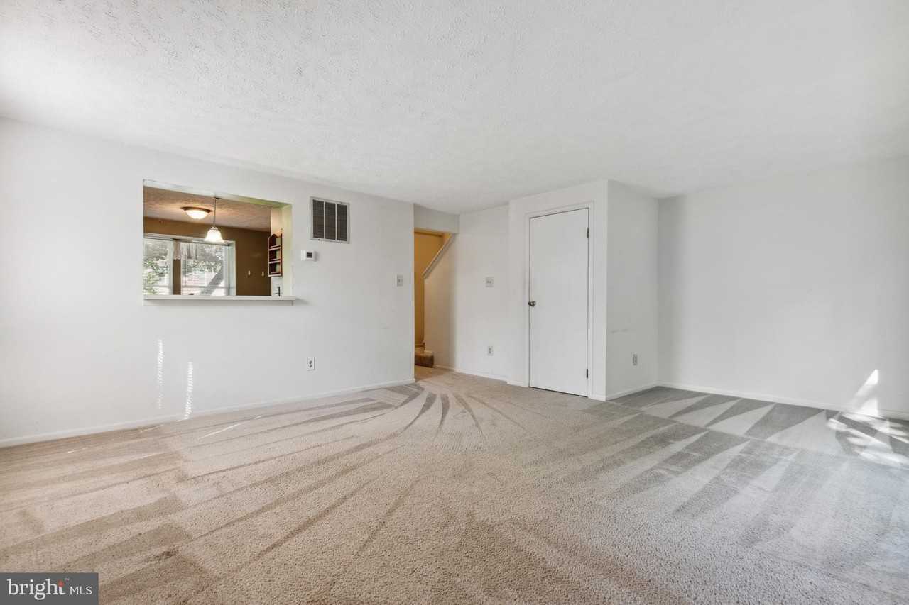 15023 Oak Crest Ct - Photo 6 of 31