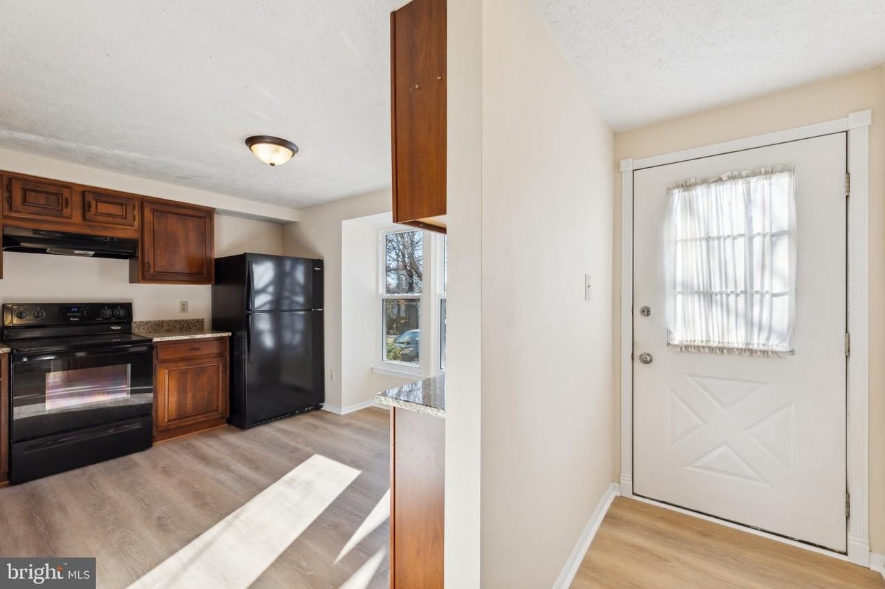 15023 Oak Crest Ct - Photo 7 of 31