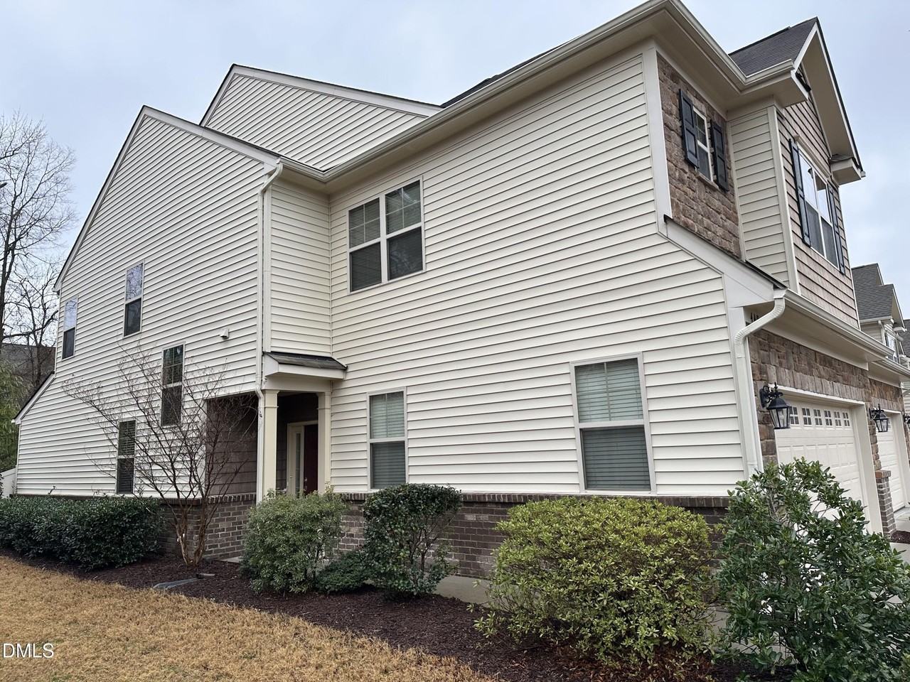 449 Manchester Park Ln - Photo 3 of 28