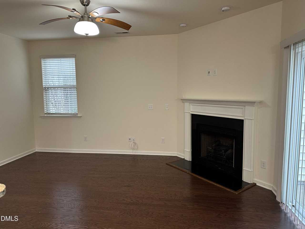 449 Manchester Park Ln - Photo 6 of 28