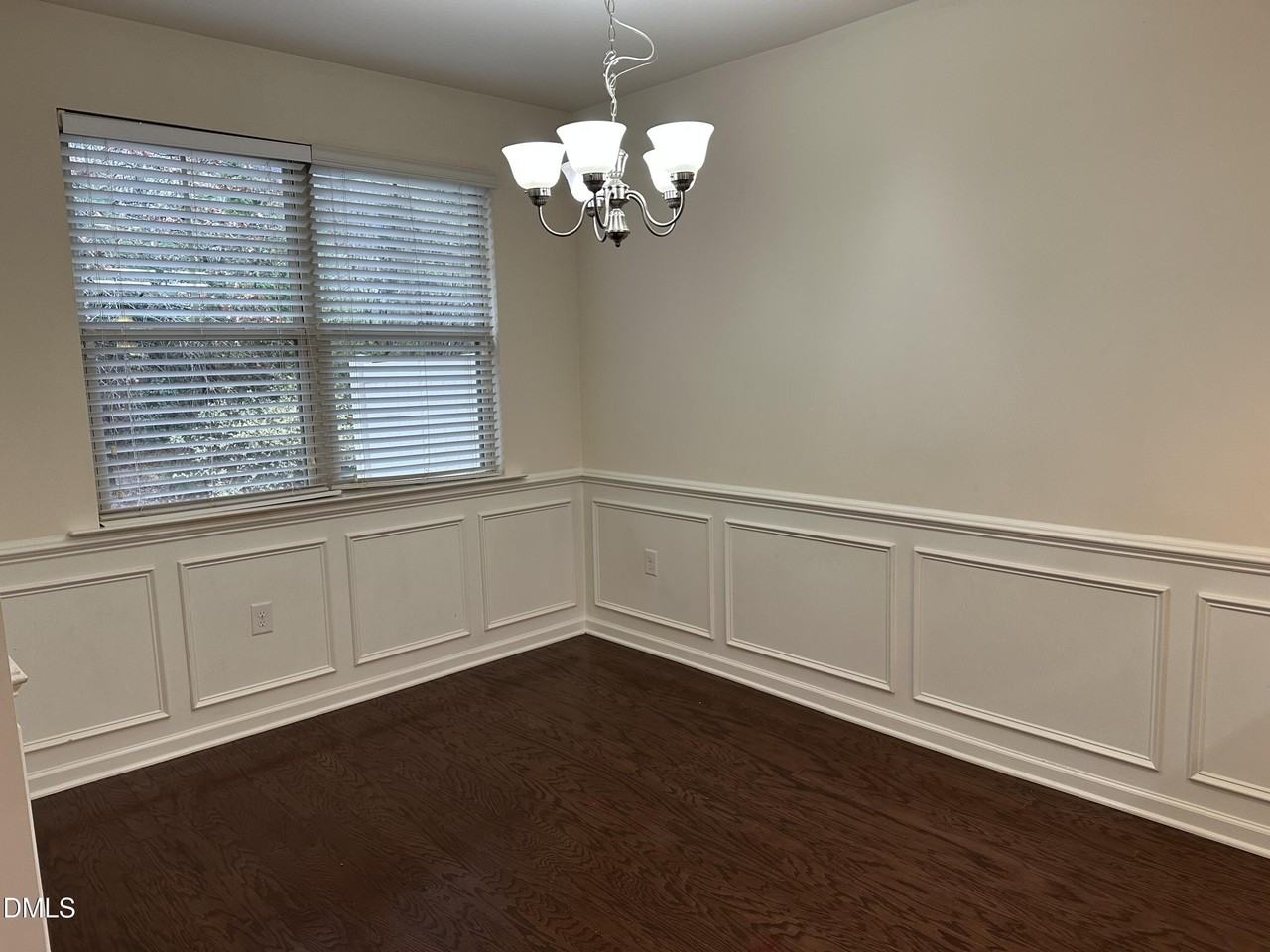 449 Manchester Park Ln - Photo 7 of 28