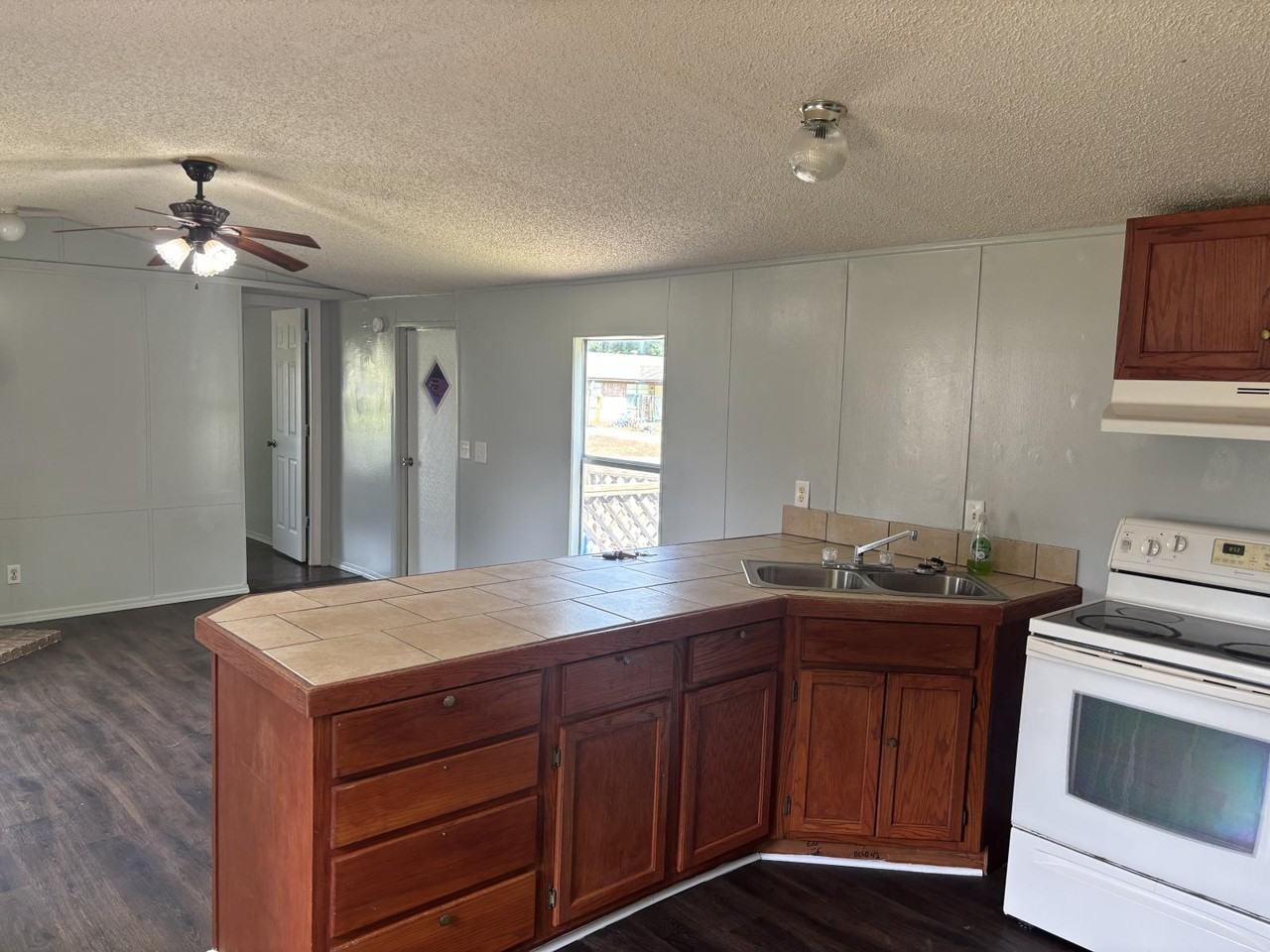 601 Lubbock St #1 - Photo 2 of 10