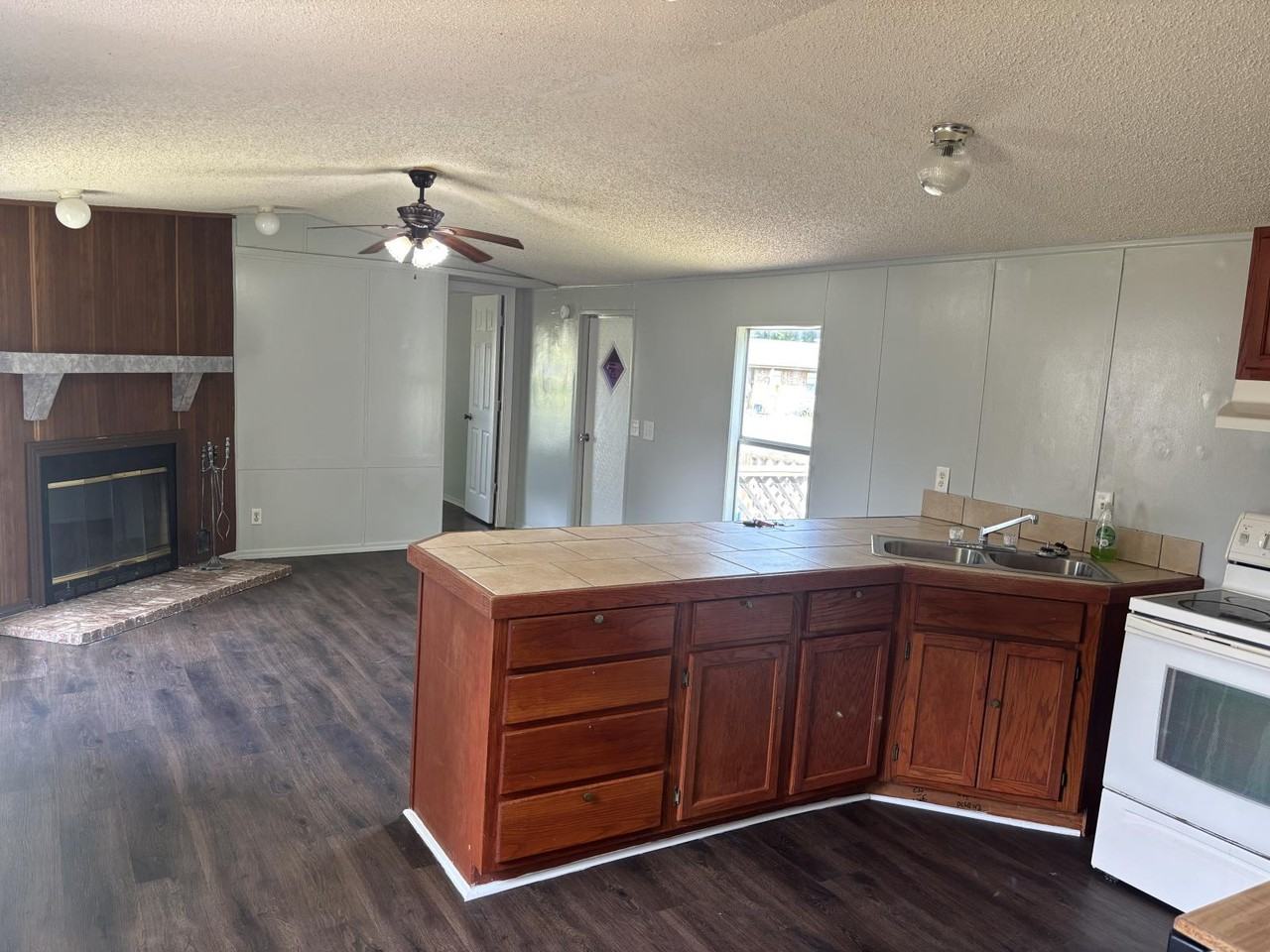 601 Lubbock St #1 - Photo 3 of 10