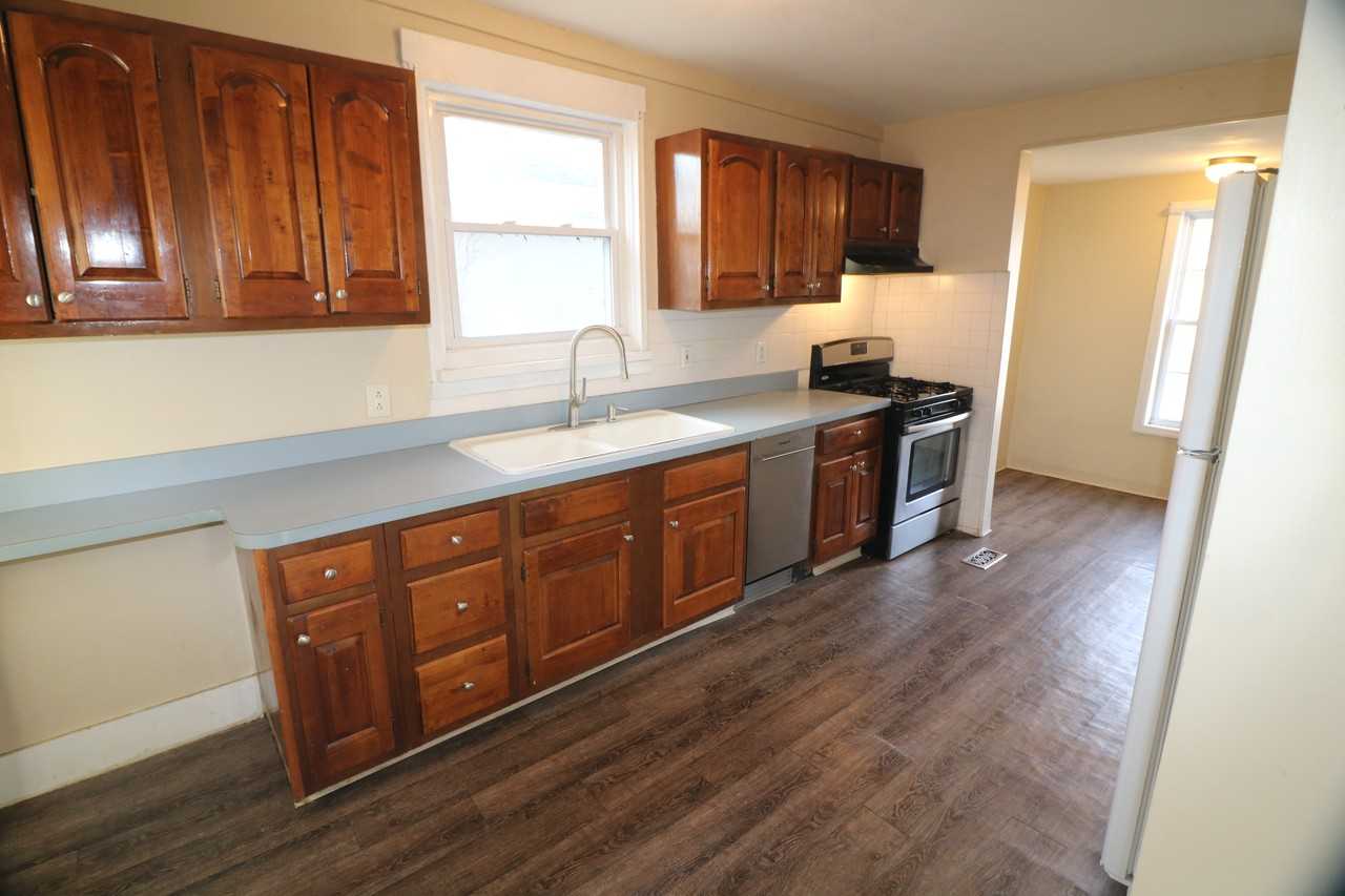 1626 Summit Lane - Photo 3 of 15