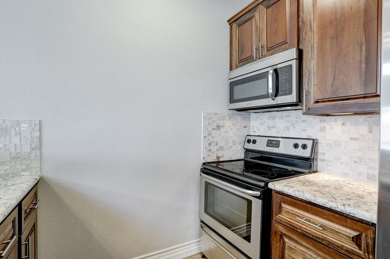 50 W 8th St - Photo 5 of 11