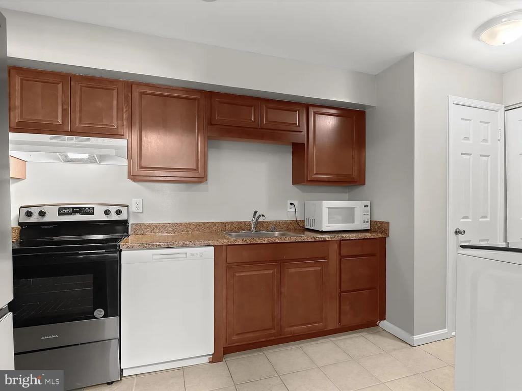 9075 N Laurel Rd ##G - Photo 6 of 28