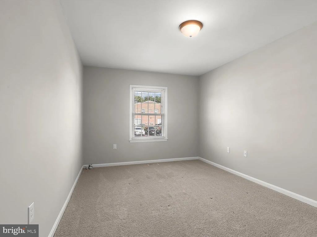 9075 N Laurel Rd ##G - Photo 7 of 28