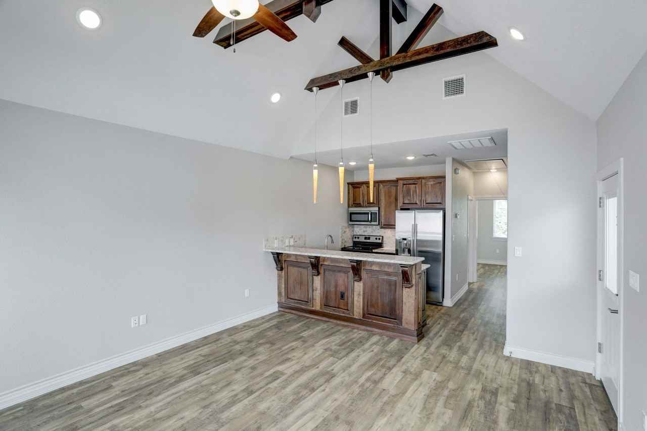 100 Grove Rd - Photo 5 of 14