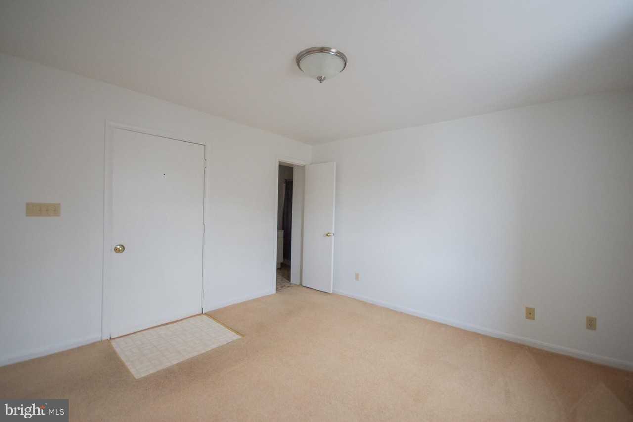 203 W John St Apt 1 - Photo 6 of 19