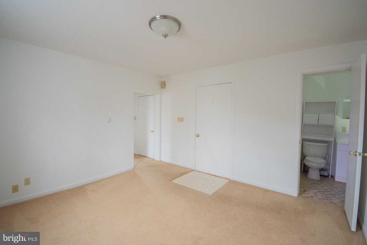 203 W John St Apt 1 - Photo 7 of 19