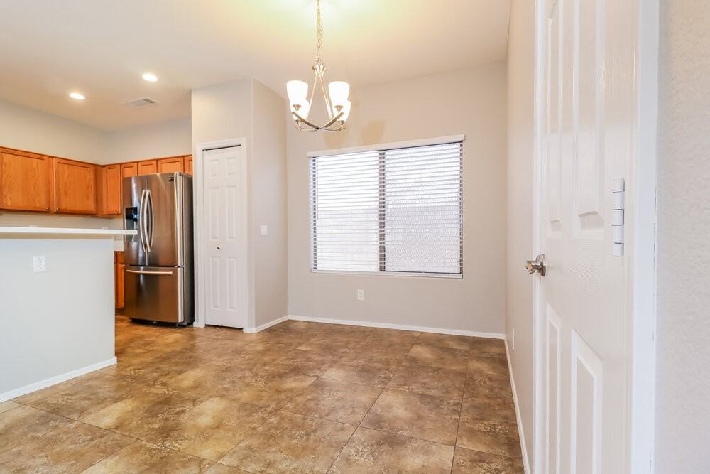 505 W Del Rio Ln - Photo 5 of 16