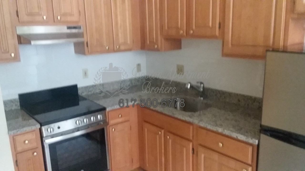84 Essex St #27