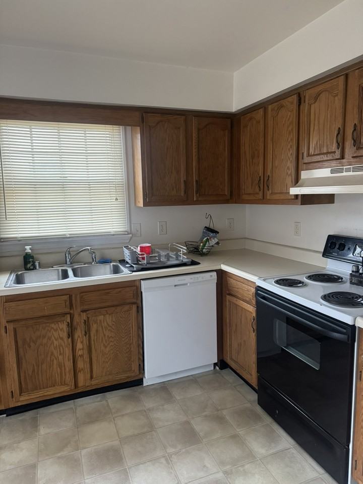 1227 W Church St - Photo 5 of 7