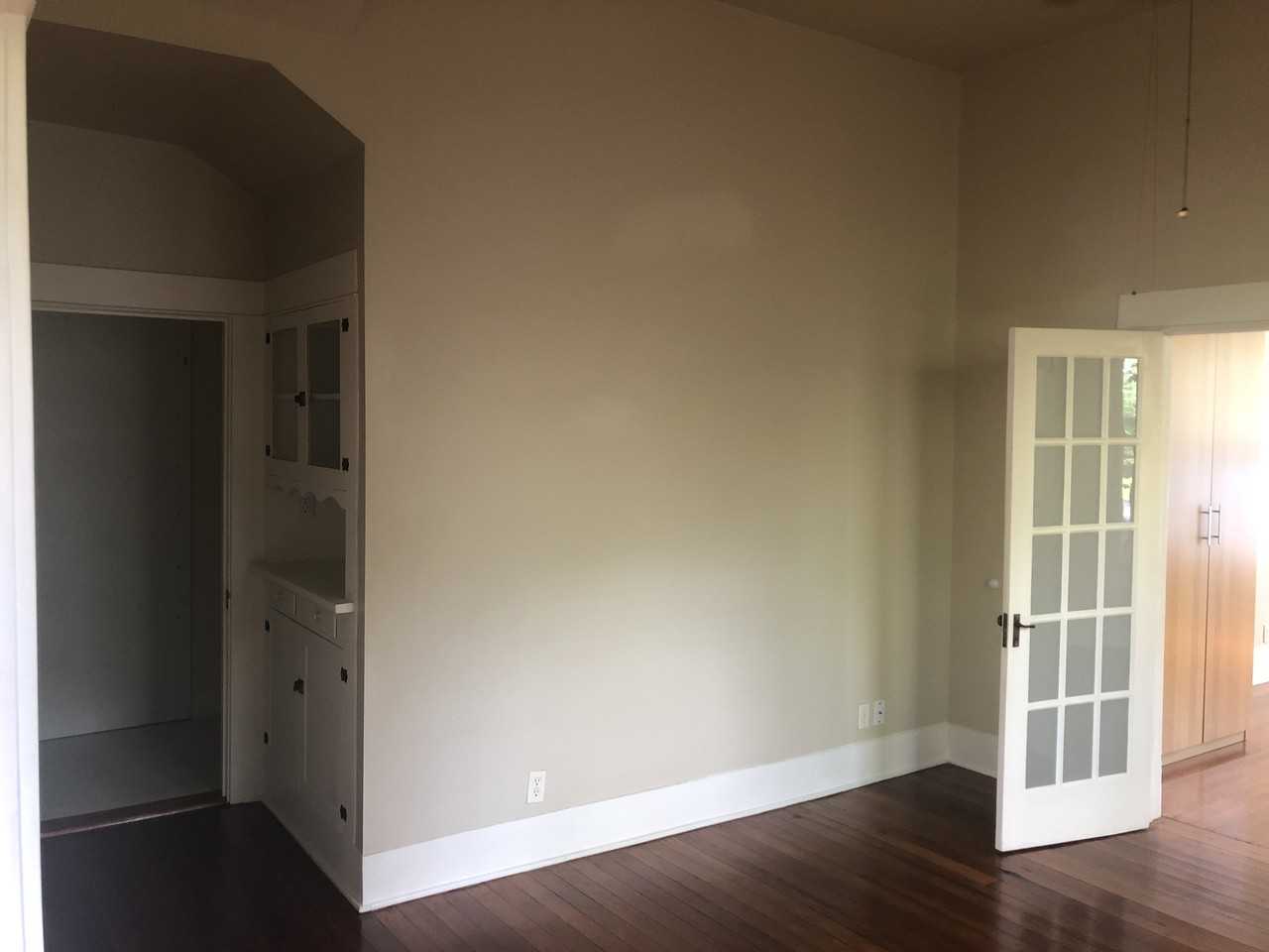 704 East Guenther Street - Photo 7 of 21