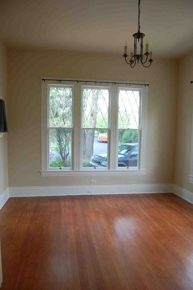 704 East Guenther Street - Photo 4 of 21