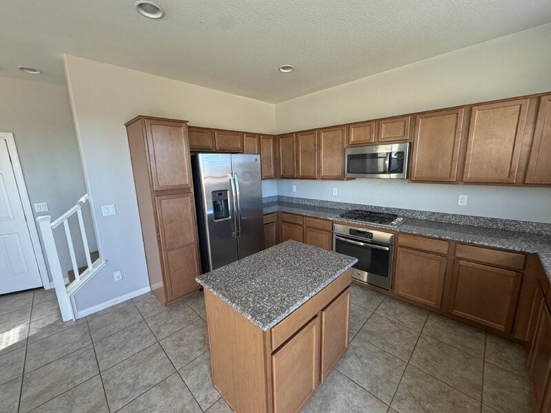 235 Moonshot St - Photo 6 of 22