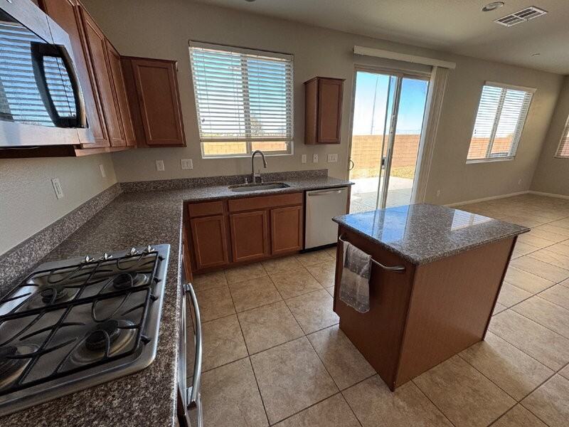 235 Moonshot St - Photo 7 of 22