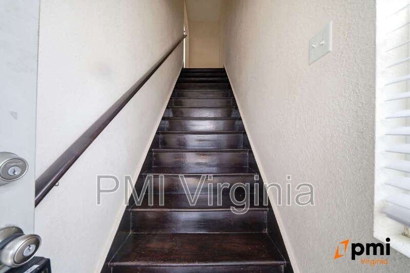 324 W 36th St - Photo 4 of 34