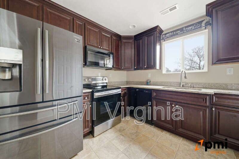 324 W 36th St - Photo 6 of 34