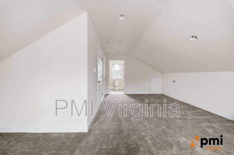 324 W 36th St - Photo 7 of 34