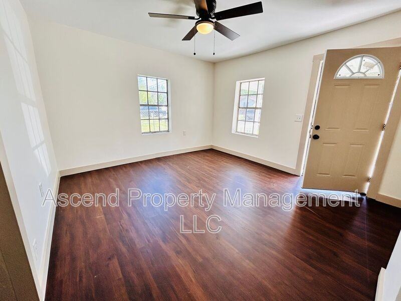 727 Henderson Ave #B - Photo 4 of 10