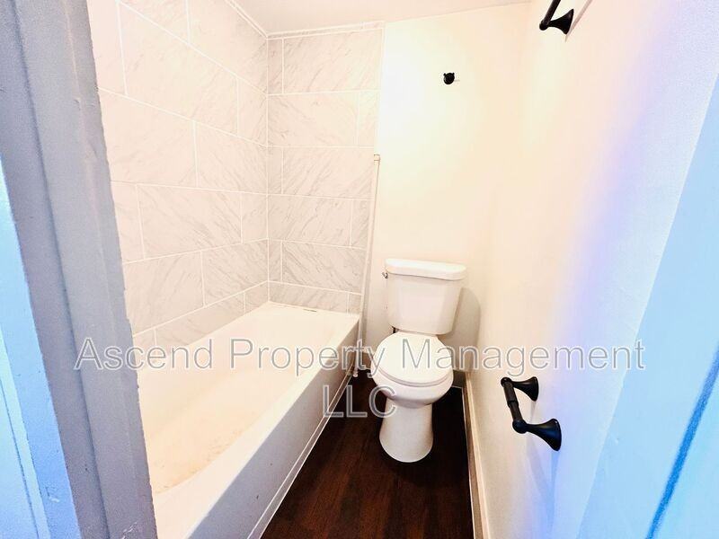 727 Henderson Ave #B - Photo 6 of 10