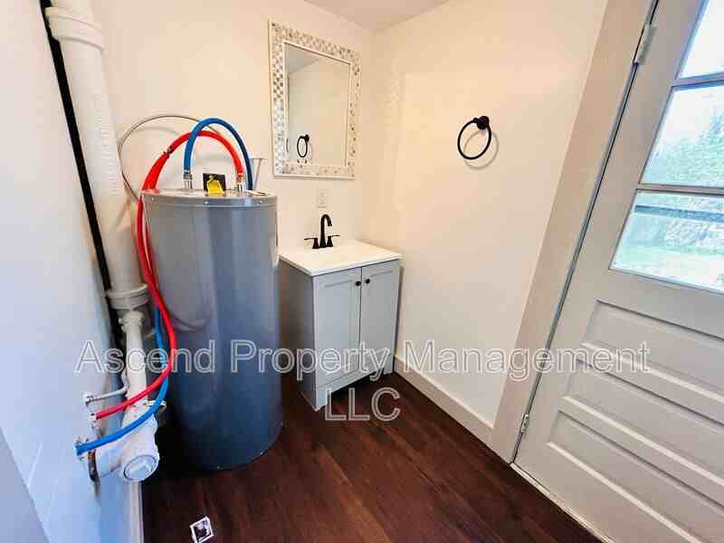 727 Henderson Ave #B - Photo 7 of 10