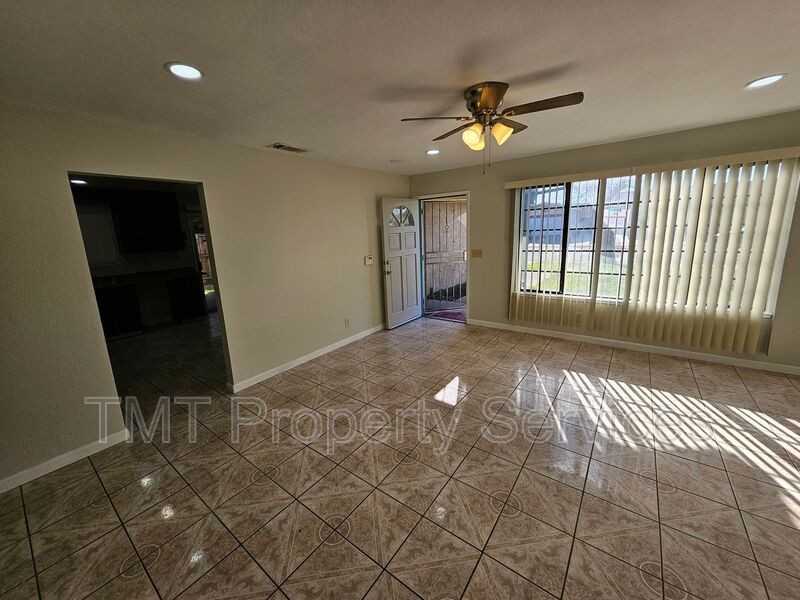 1402 Laguna Cir - Photo 5 of 16