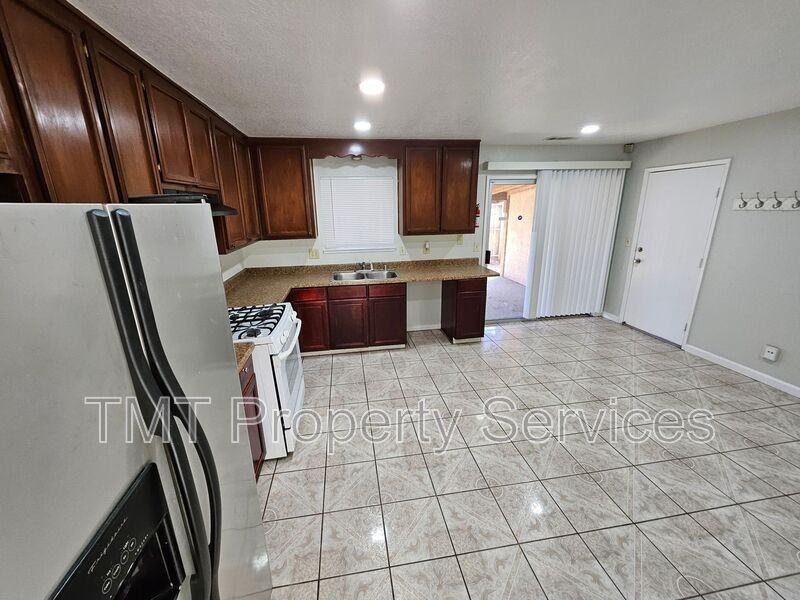 1402 Laguna Cir - Photo 7 of 16