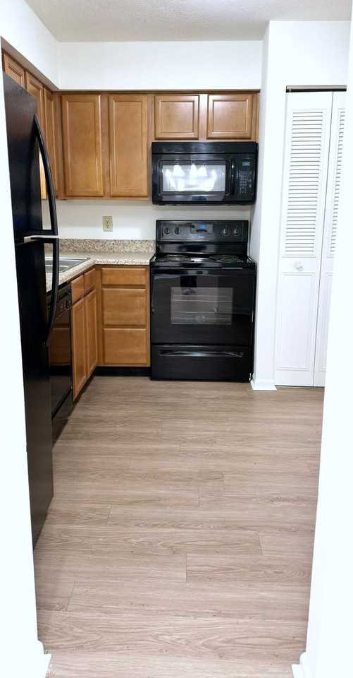 600 Cove Lake Village - Photo 2 of 50