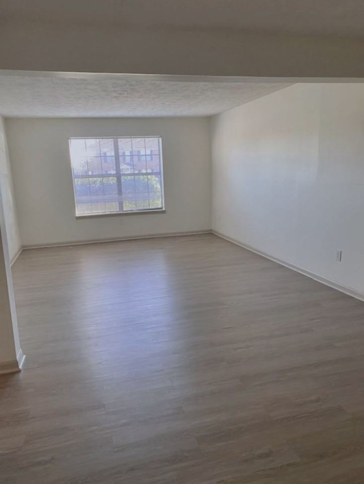 600 Cove Lake Village - Photo 4 of 50