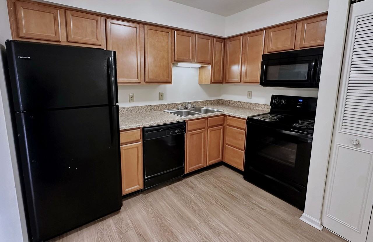 600 Cove Lake Village - Photo 2 of 46