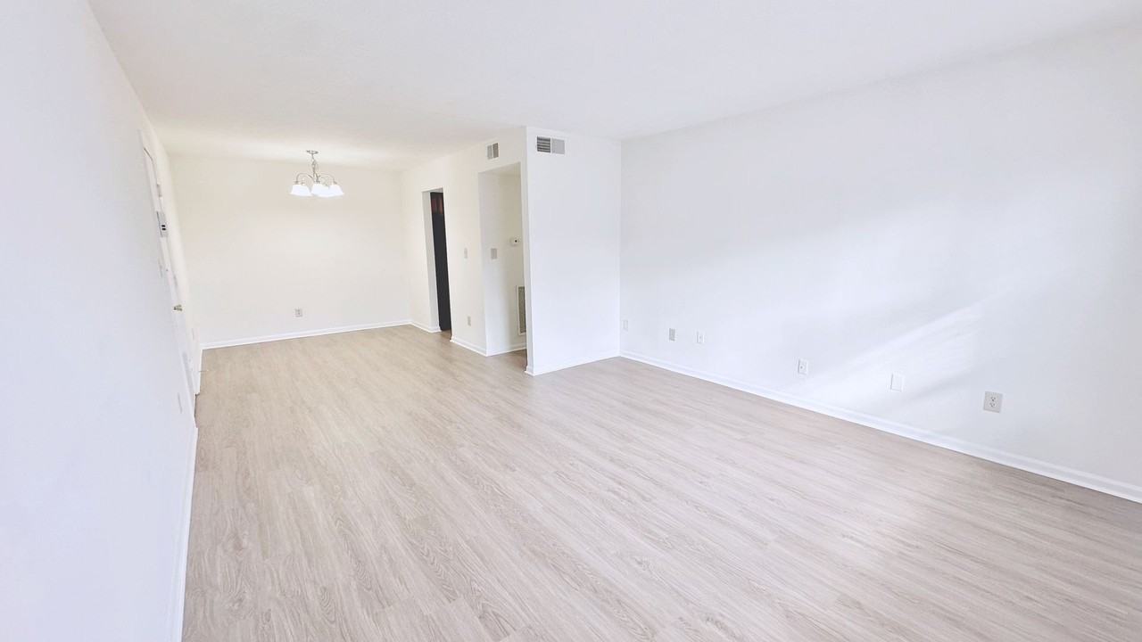 600 Cove Lake Village - Photo 3 of 46