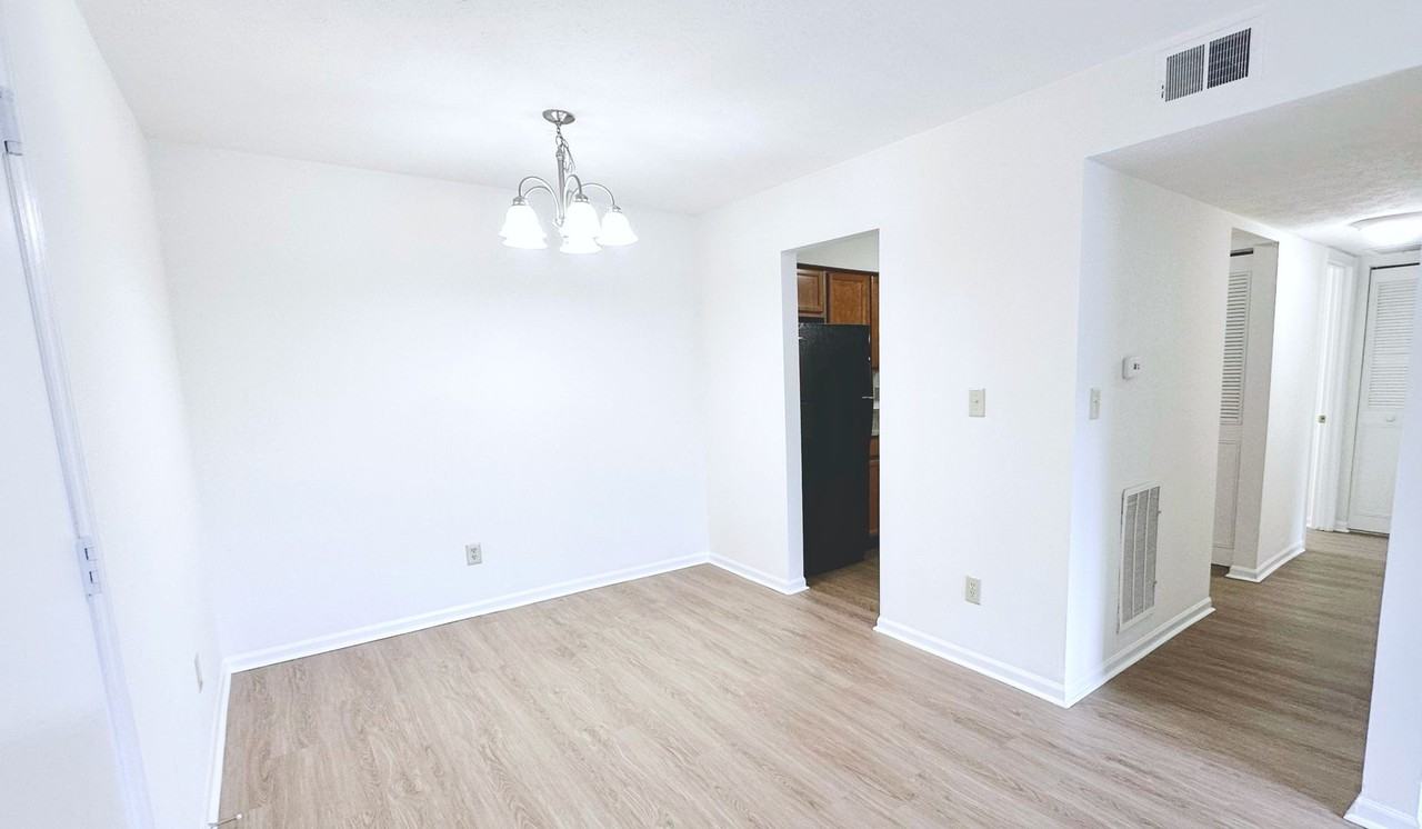 600 Cove Lake Village - Photo 4 of 46