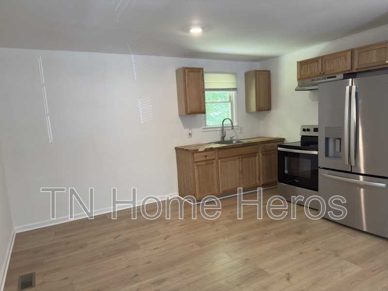 610 Demoss St - Photo 3 of 9