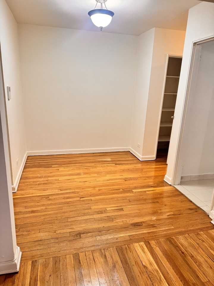 140-18 Burden Crescent #208 - Photo 5 of 12