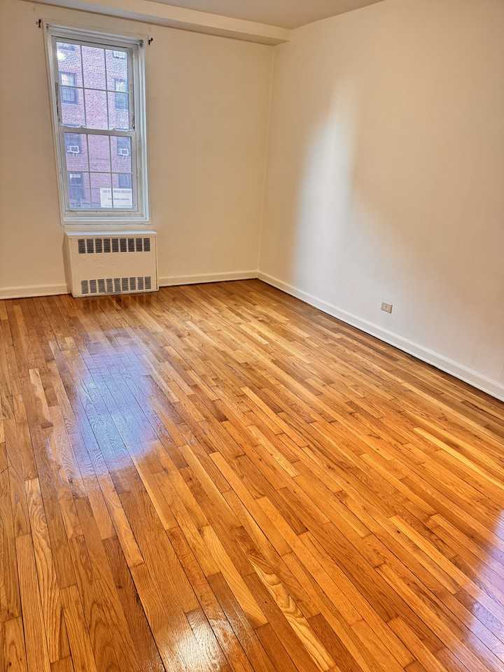 140-18 Burden Crescent #208 - Photo 2 of 12