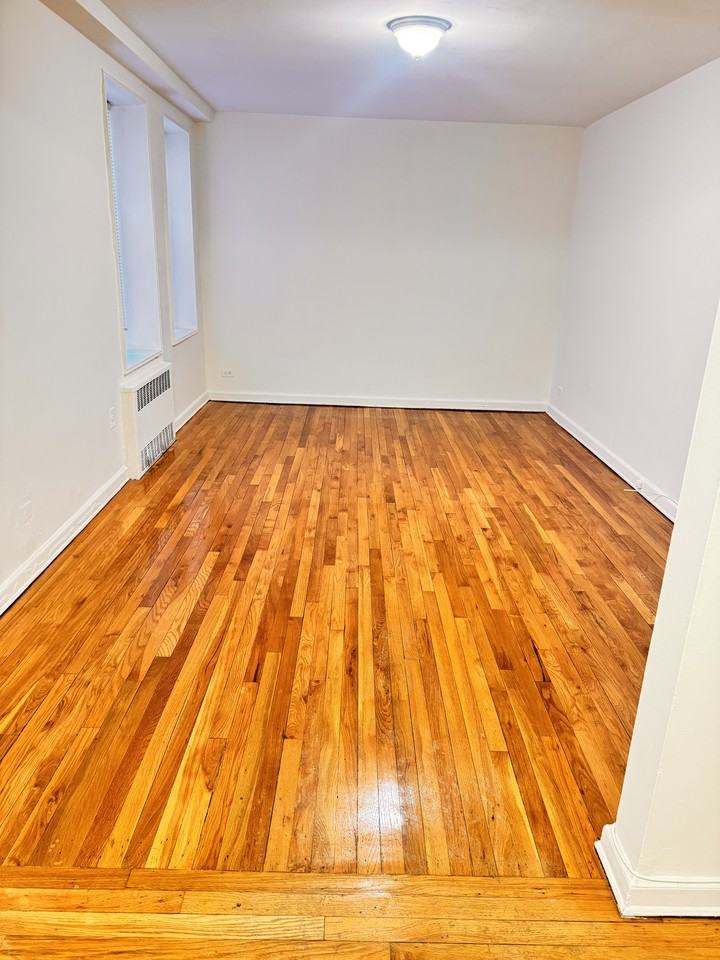 140-18 Burden Crescent #208 - Photo 3 of 12