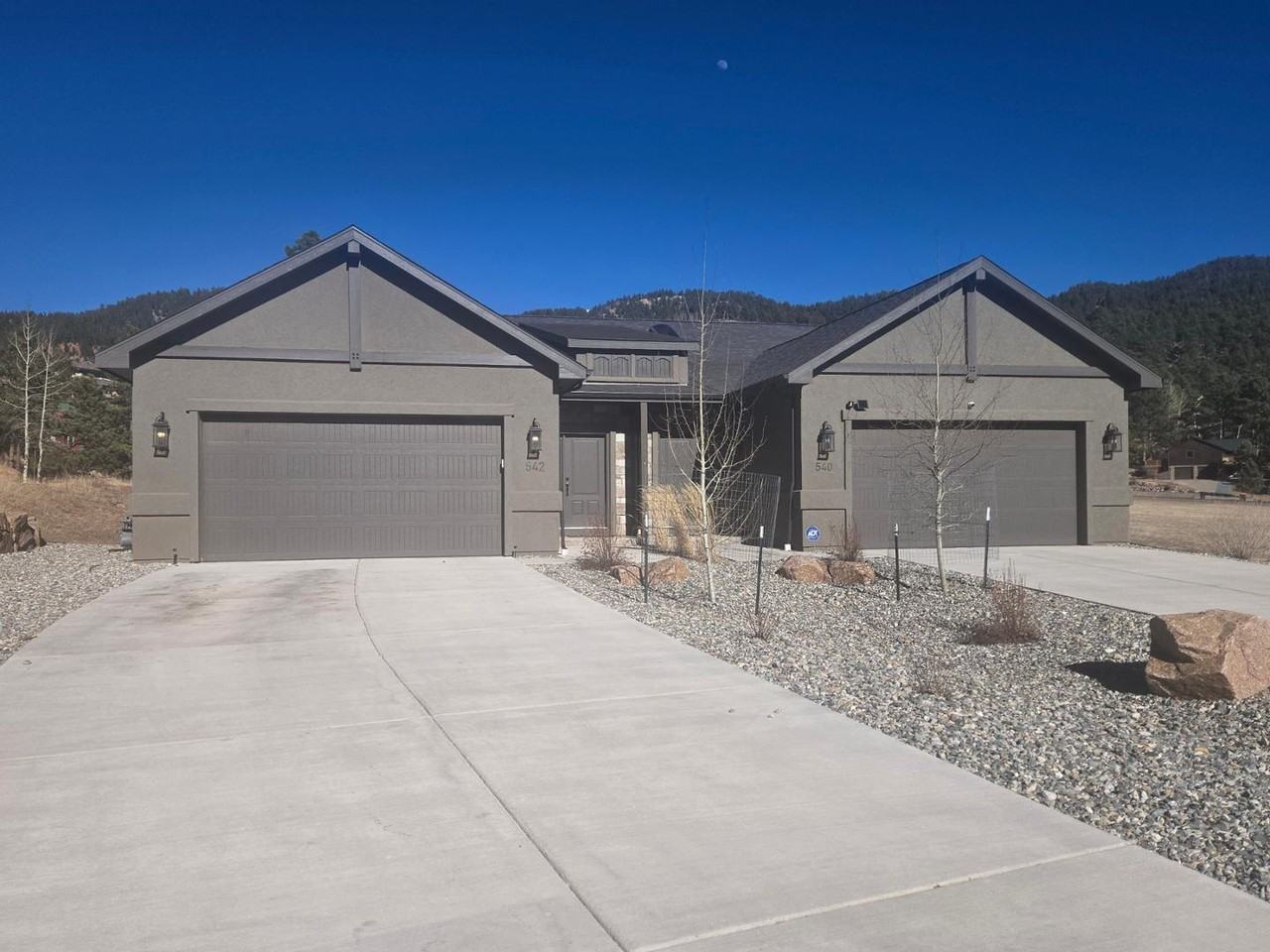 542 Brecken Ct - Photo 2 of 33