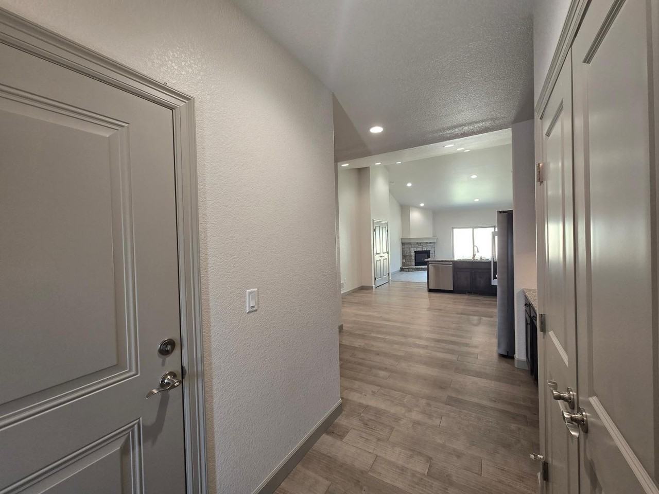 542 Brecken Ct - Photo 3 of 33