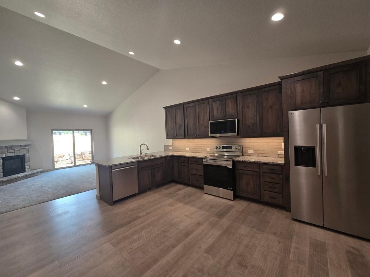 542 Brecken Ct - Photo 7 of 33