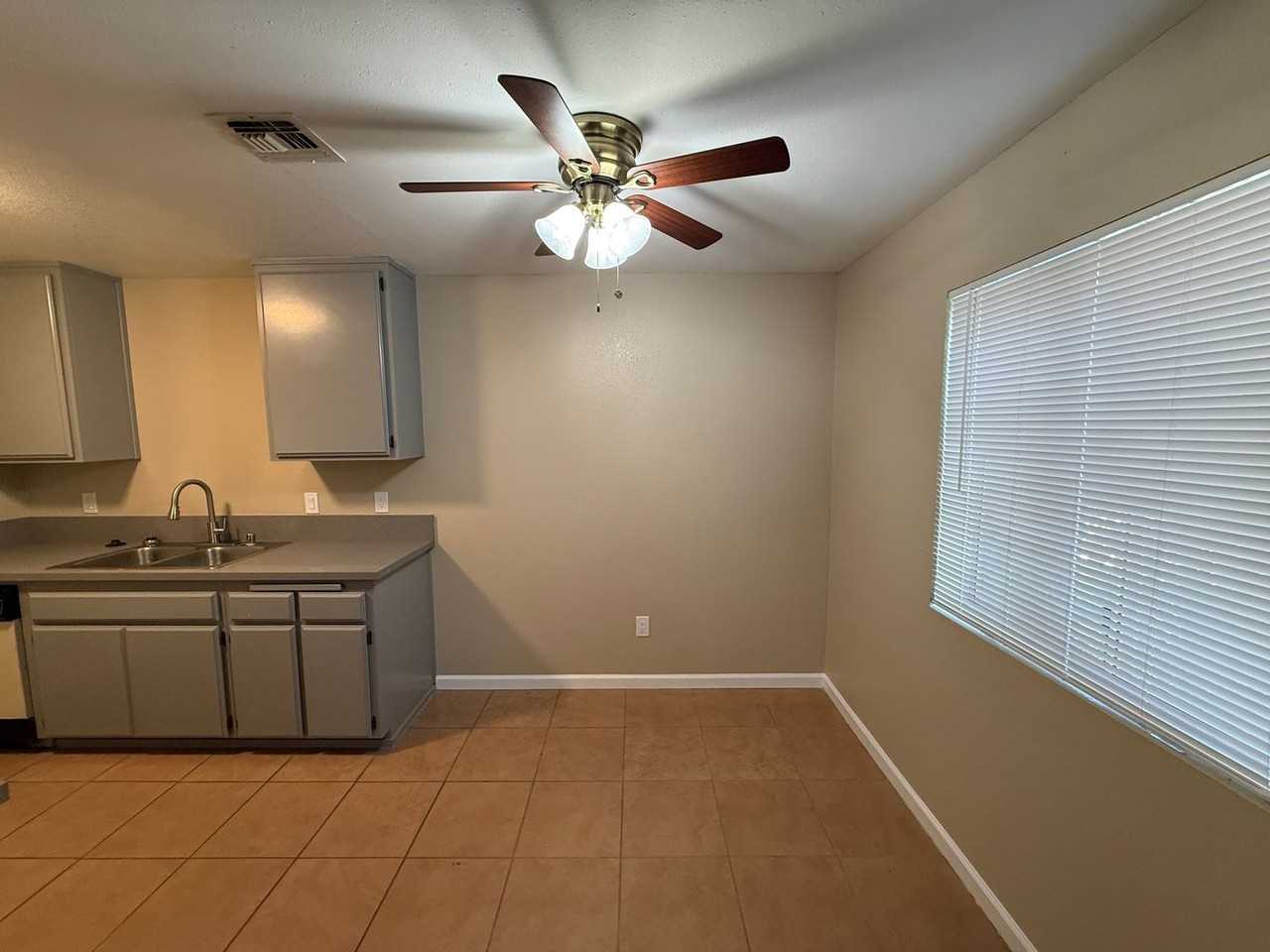 840 E Ridgecrest Blvd #27 - Photo 3 of 20