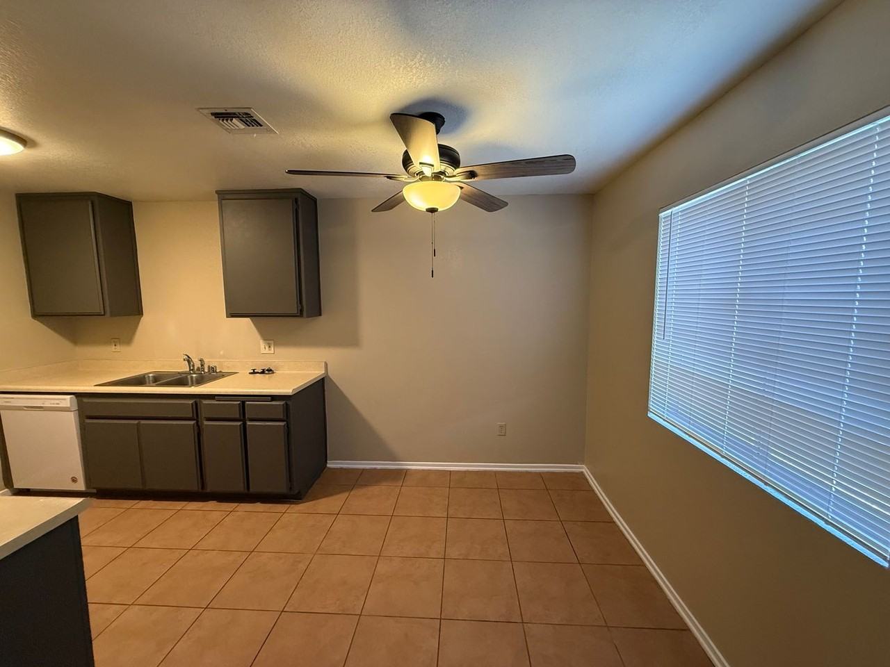 840 E Ridgecrest Blvd #32 - Photo 3 of 20