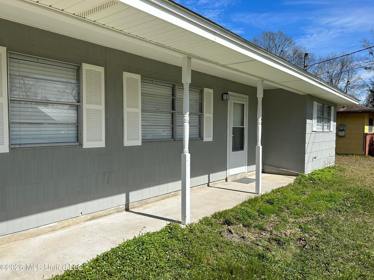 211 Woodland Cir - Photo 2 of 22